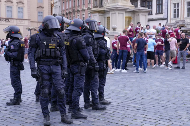 Czech police: Fiorentina fans attack West Ham supporters ahead of Europa Conference League final