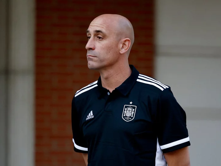 Luis Rubiales resisting resignation calls but walls are closing in on Spanish football president