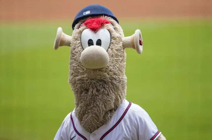 Even the Atlanta Braves mascot is trolling Florida, Graham Mertz