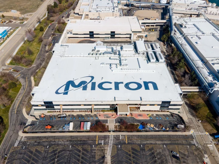 Micron Says Half of Sales Tied to China-HQ Clients at Risk