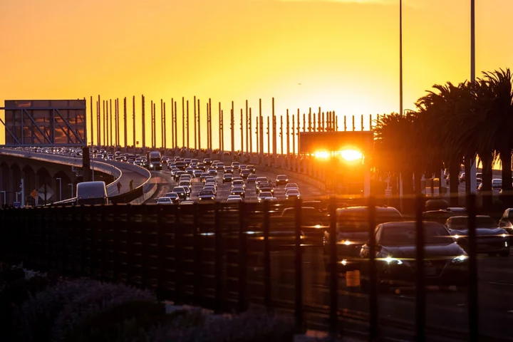 California Gasoline Tops $6 as Newsom Lifts Anti-Smog Rule