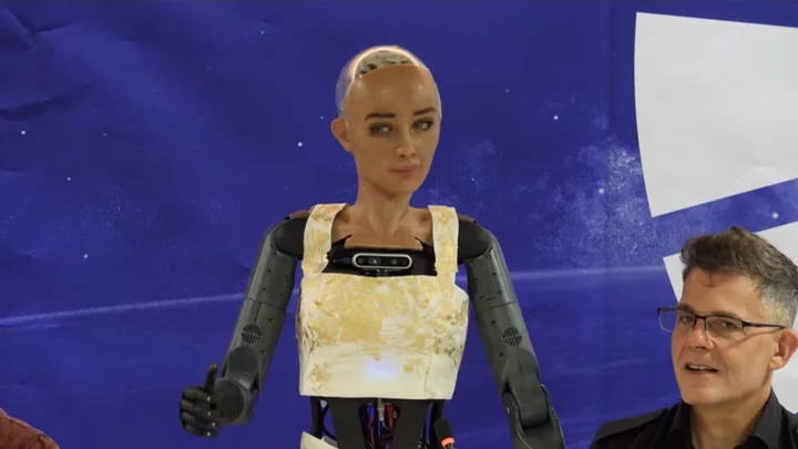 World's first 'robot citizen' tells UN they could run the world better than 'human leaders'