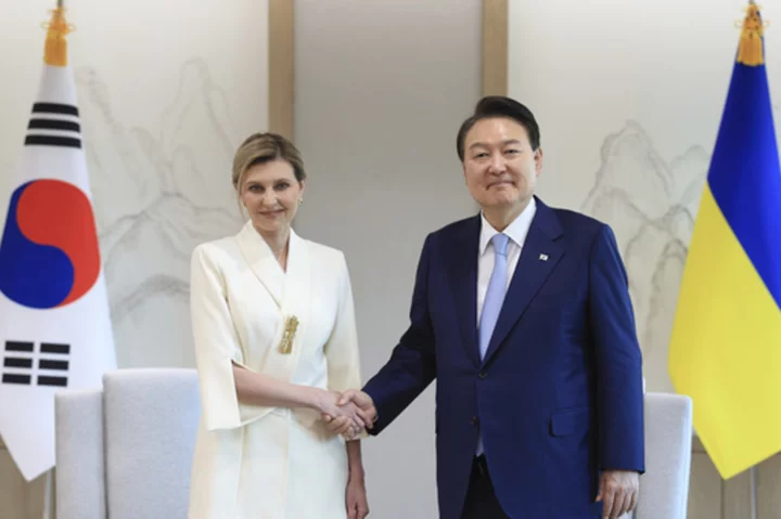 South Korea's president vows to expand non-lethal aid to Kyiv in meeting with Ukraine's first lady