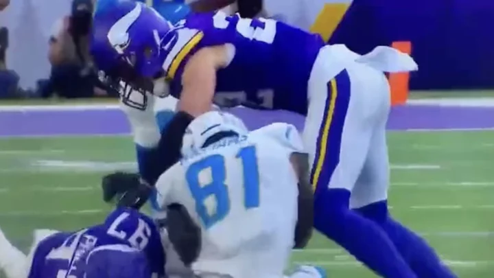 Mike Williams Suffers Nasty Knee Injury vs. Vikings