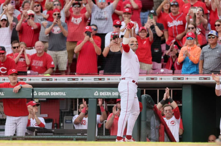 Ump show: Joey Votto forced into apology after ejection in potential final game