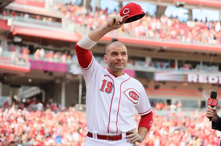 Cincinnati Reds fans tell Joey Votto goodbye, but is there a chance he stays?