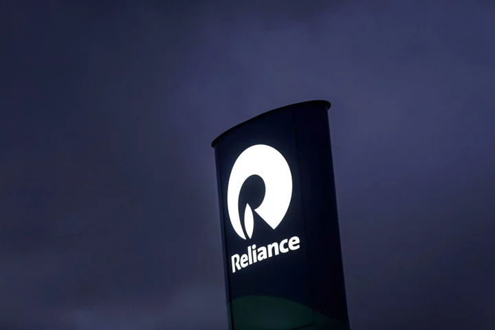 Ambani’s Reliance Misses Estimate as Refining Profit Tanks