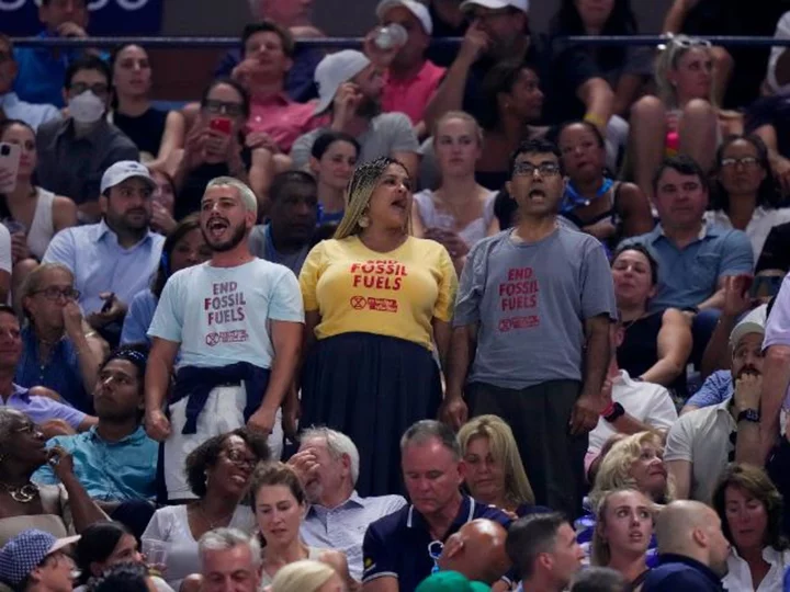 Climate protesters halt US Open women's semifinal